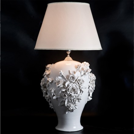 Lamp with white roses