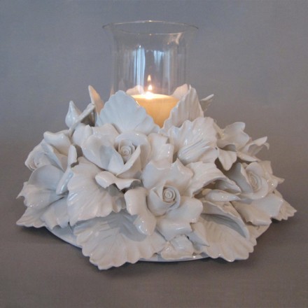 Flambeau with white roses