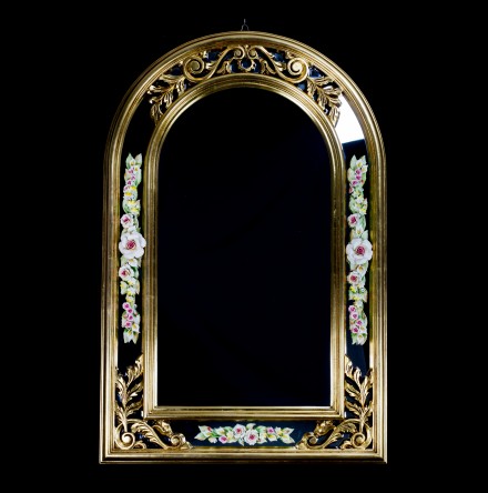 Mirror with porcelain flower